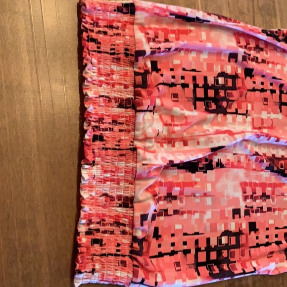 Ricki’s Keyhole Halter Top - Picture 5 of 6